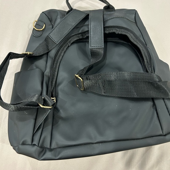 💥PRICE⬇️ Black Vinyl Backpack • Medium • - Picture 2 of 10